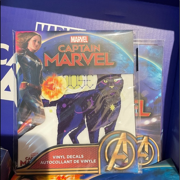 Culturefly Captain Marvel - Picture 8 of 8